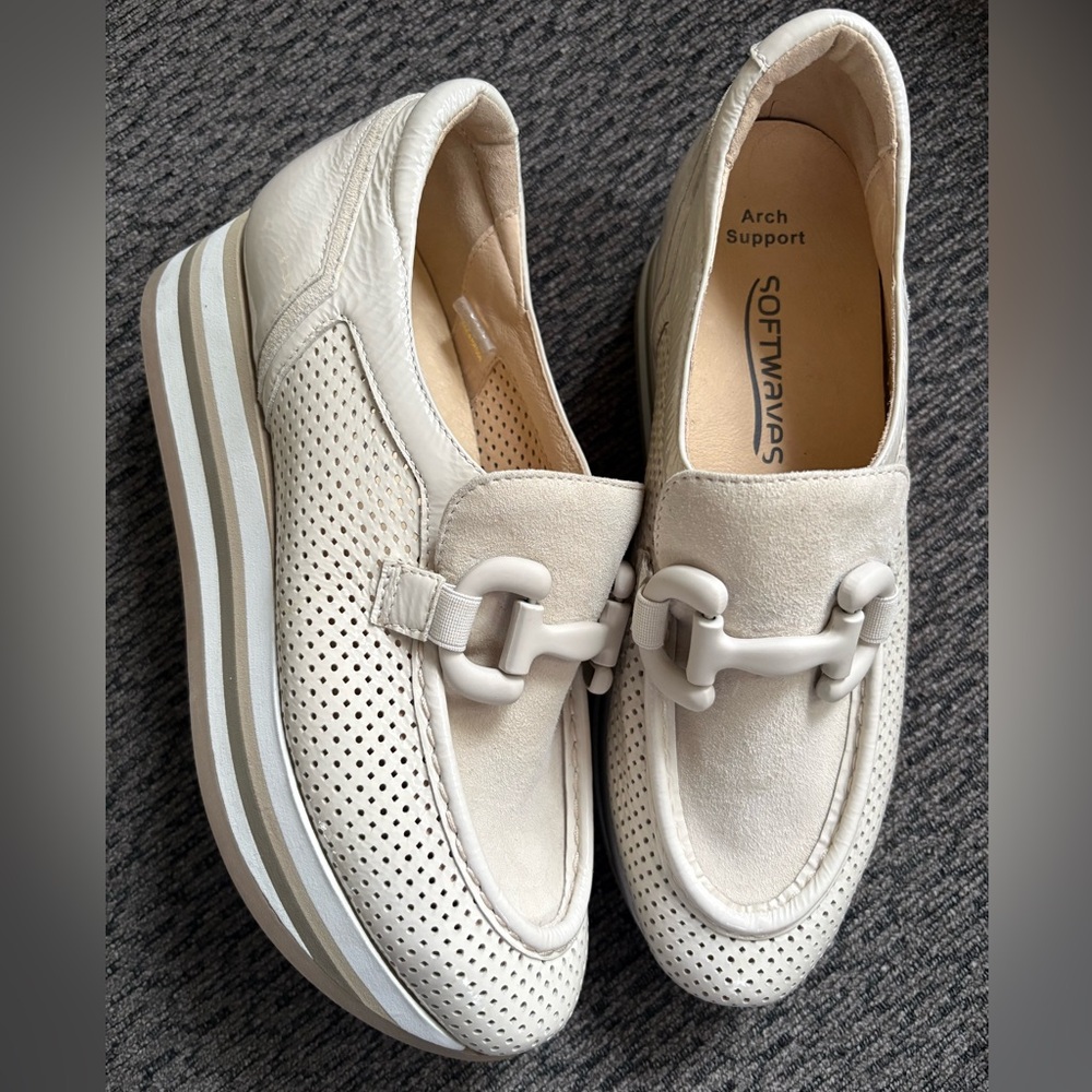 NEW WITHOUT BOX Softwaves Clarice Platform Loafers Coco White Women’s Size 9-9.5